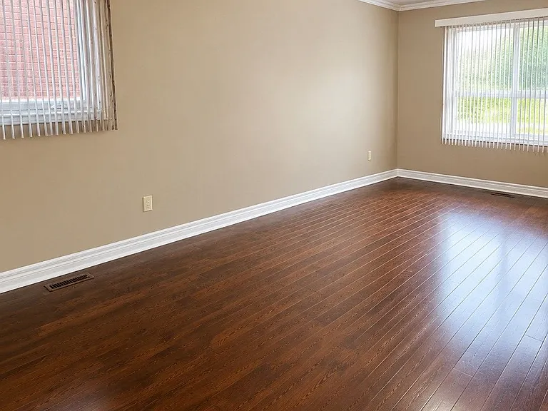 180 Richvale Dr S — Photo 5