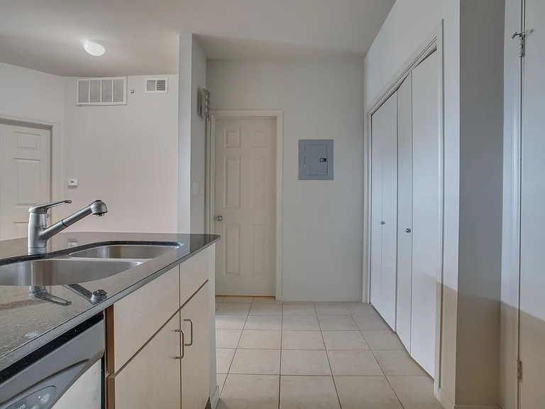 2209 Hancock Dr #27 — Photo 17