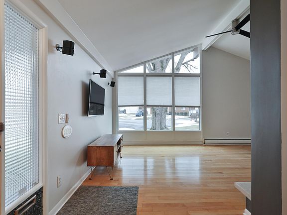 3rd image of 1144 Reed Circle Dr