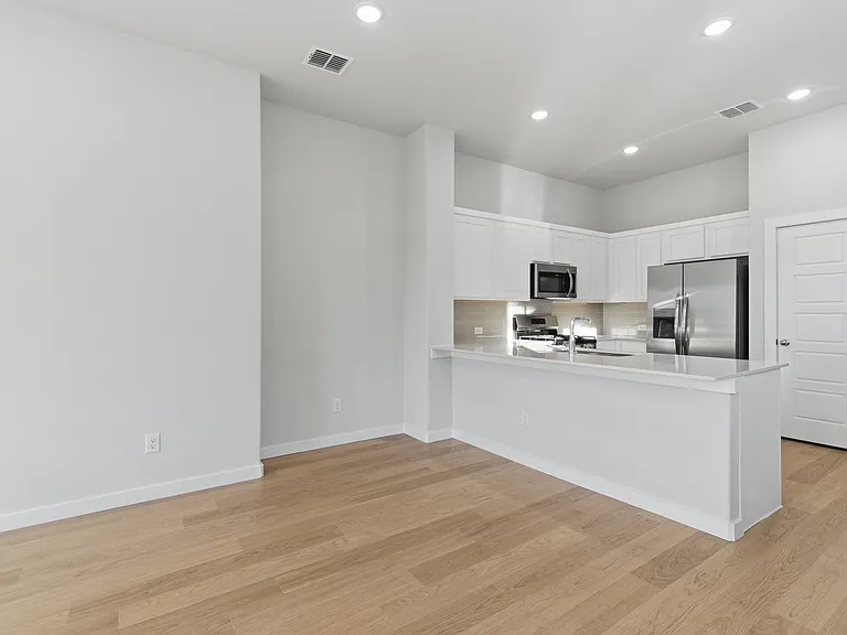 3912 Sandstone Dr — Photo 9
