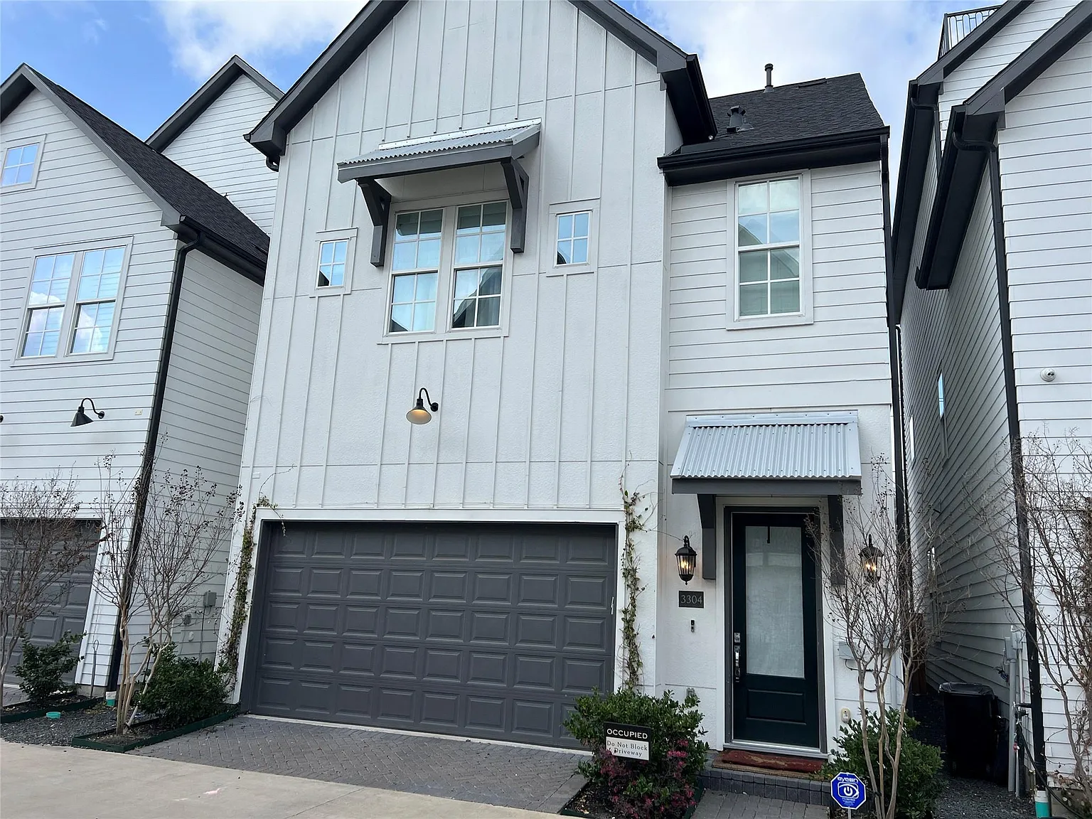 3 bed, 3.5 bath, 2720 sqft, $4,300 — Photo 2