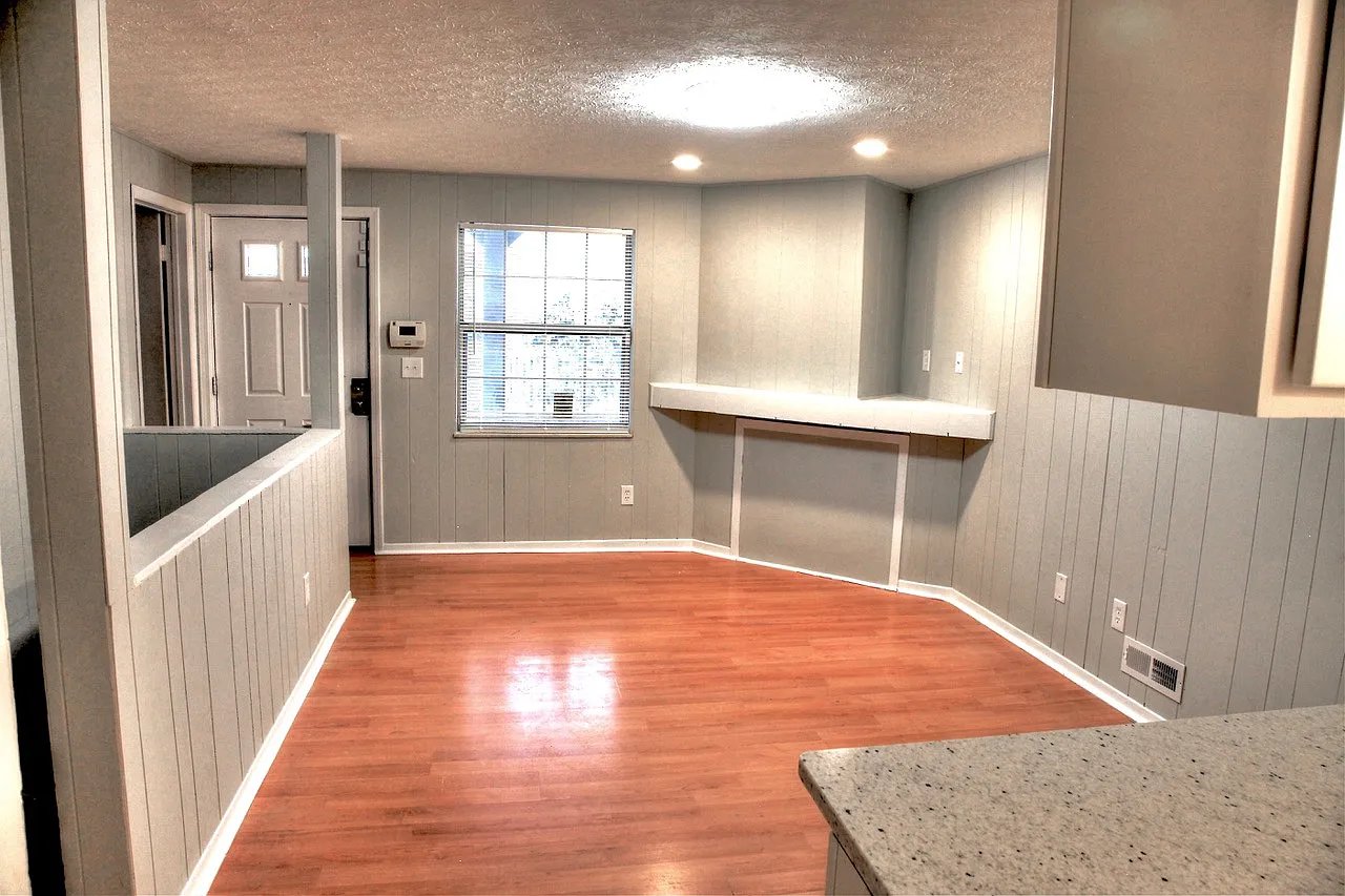310 E 17th Ave — Photo 2
