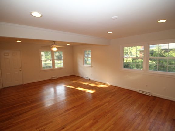 2nd image of 1616 Knollwood Dr