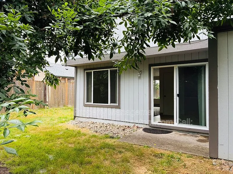 933A NW Sequoia Ave — Photo 4