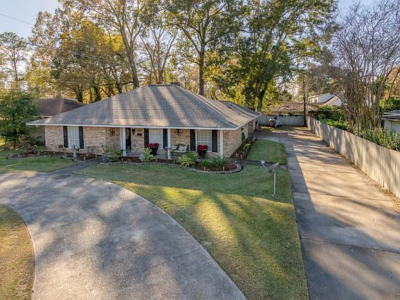 3rd image of 332 Little John Dr