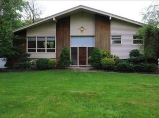 35 Moeser Pl, Old Tappan, NJ 07675