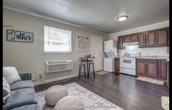 4th image of 3140 Parkdale Rd