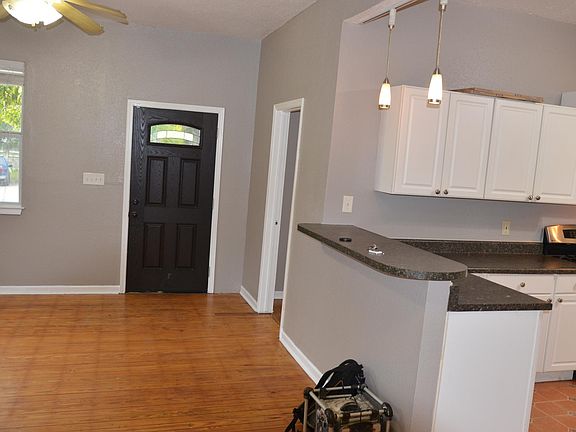 living room / kitchen view