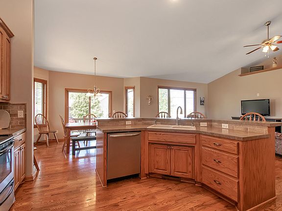 5th image of 419 N Chelsee Ct