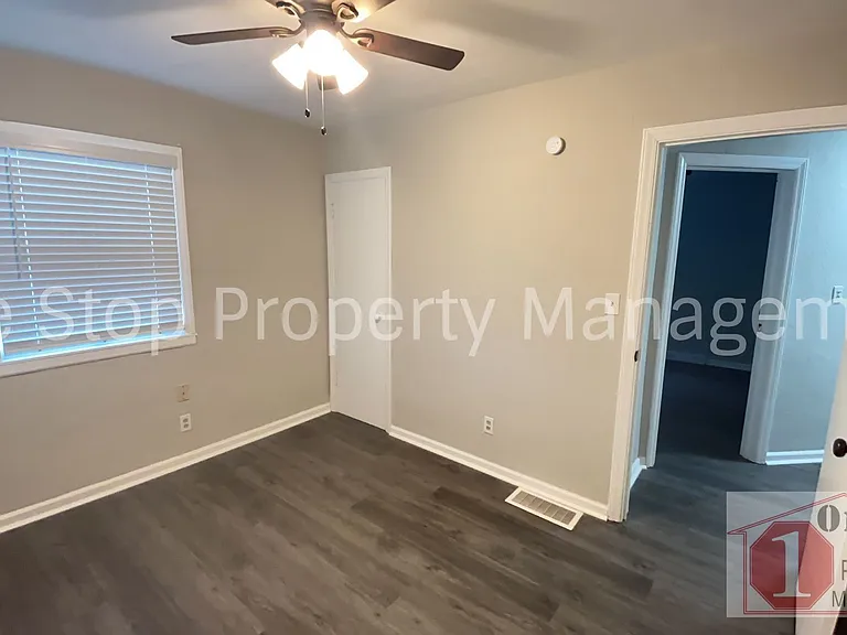 5714 NE 49th St — Photo 17