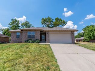 3819 W Parkridge Cir, Springfield, MO 65802