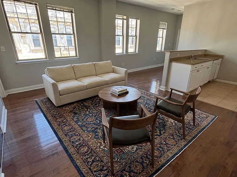 Farmington Avenue Apartments — Photo 43
