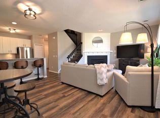 1990 Clover Ridge Dr, Chaska, MN 55318