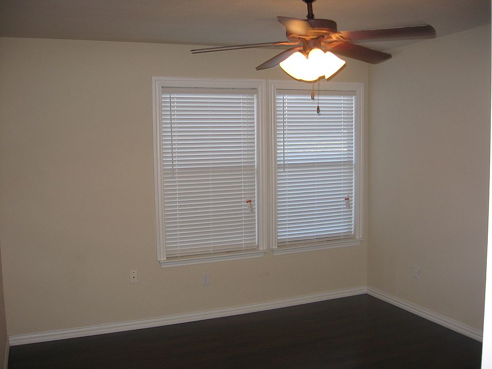 2nd image of 1440 Palmnold Cir E
