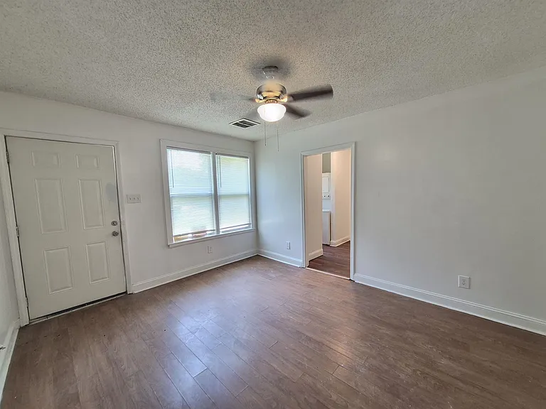 1074 Palmetto Ave #1074 — Photo 5