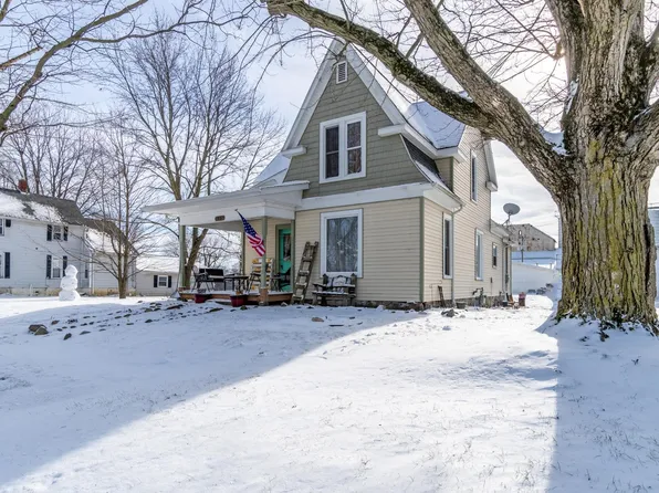 315 W Pine St, Topeka, IN 46571