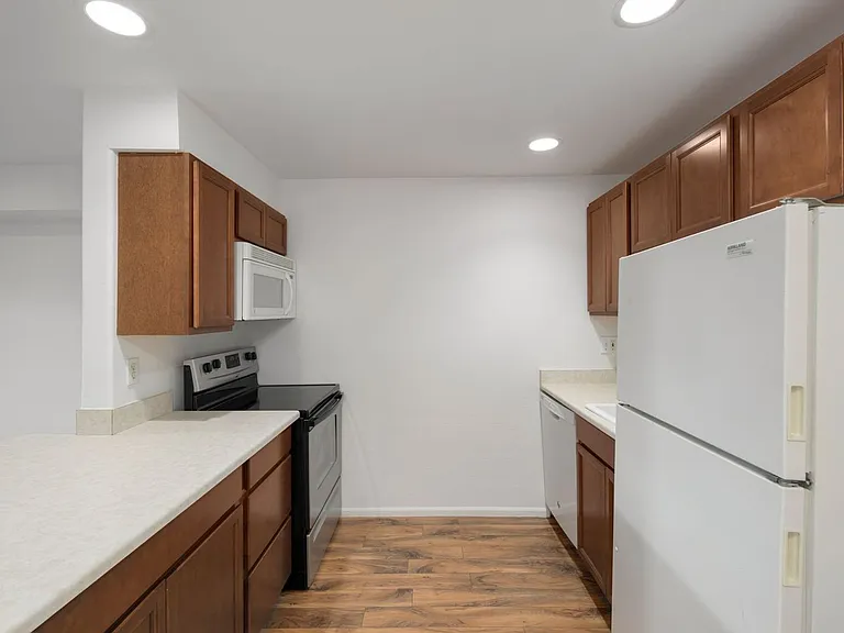 18621 Blueberry Ln #B104 — Photo 6