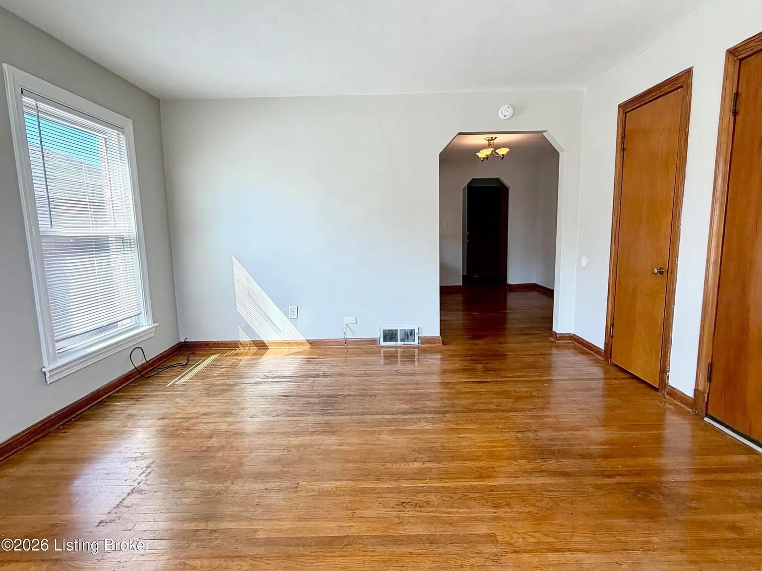 1 bed, 1.0 bath, 650 sqft, $925 — Photo 2