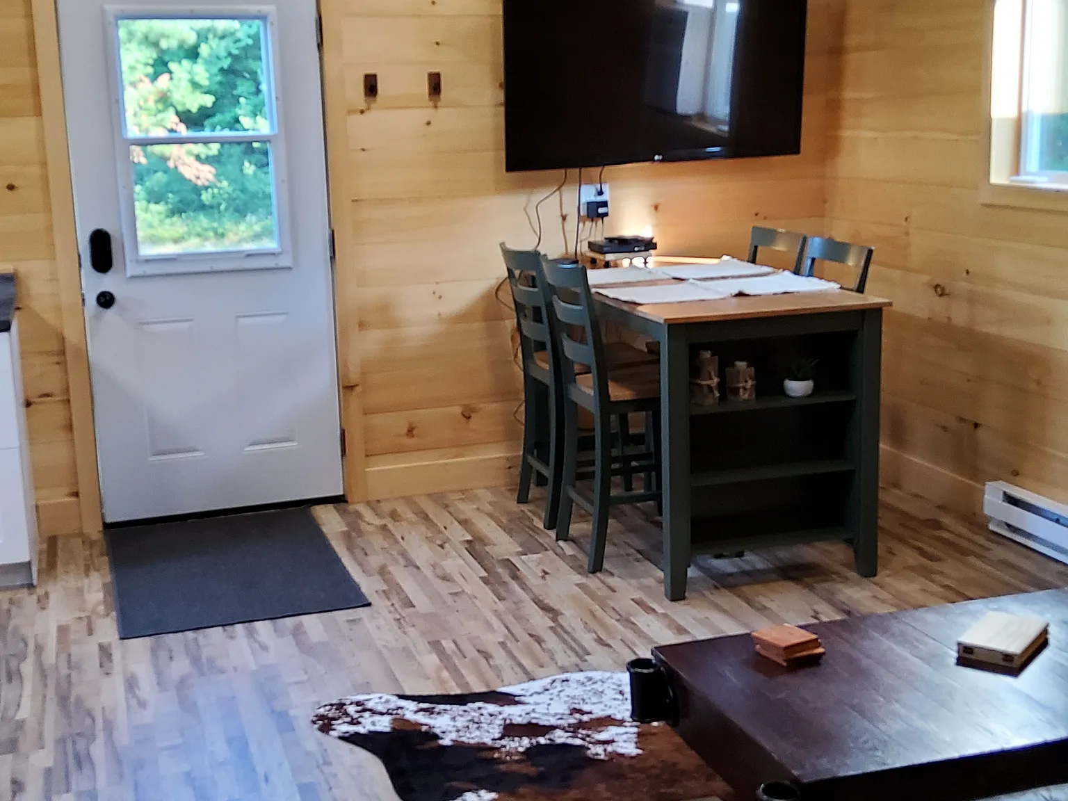 2 bed, $1,300 — Photo 4