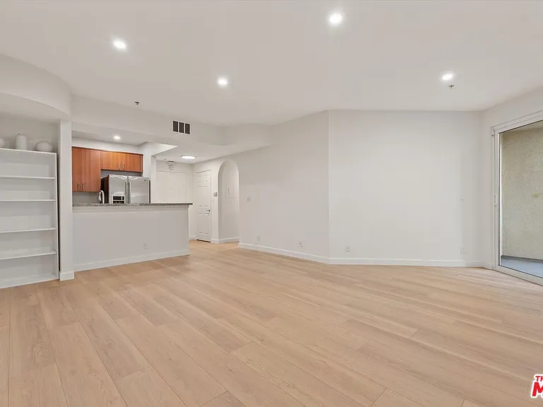 620 S Gramercy Pl #122 — Photo 2
