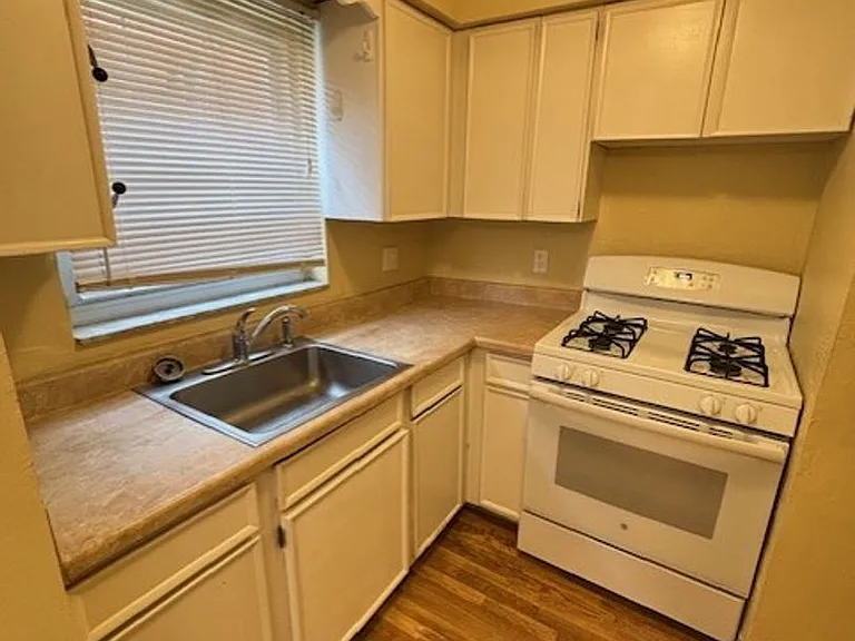 3831 Beechwood Blvd — Photo 20