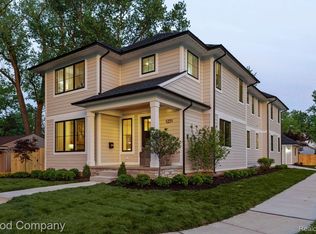 1231 Woodsboro Dr, Royal Oak, MI 48067