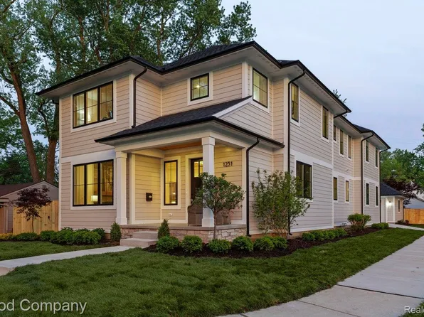 1231 Woodsboro Dr, Royal Oak, MI 48067