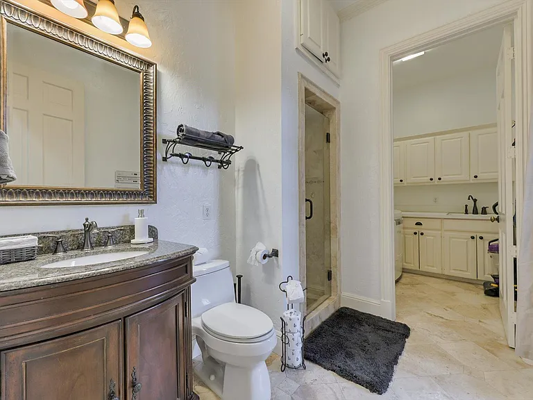 904 Tiffany Ln — Photo 44