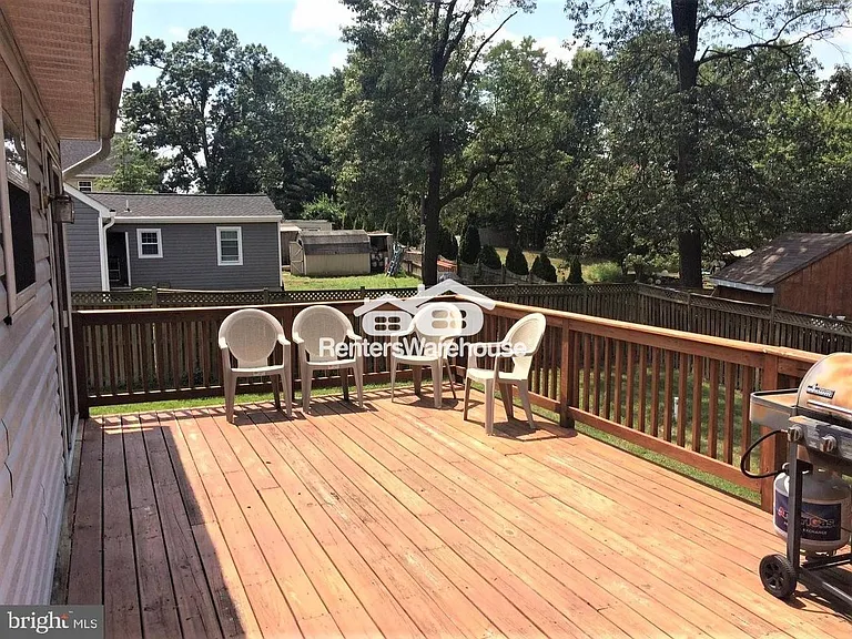 316 Oakwood Rd — Photo 2