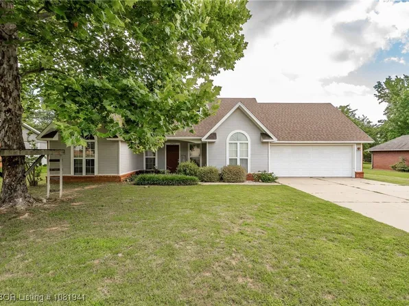 2402 Cardinal Ln, Poteau, OK 74953