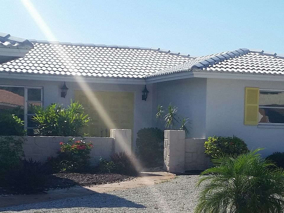 1st image of 3 Brentwood Ln