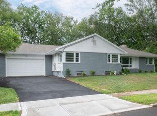 52 Clover Cir, Hamden, CT 06514