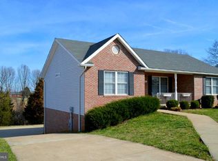 1076 Stuart Dr, Front Royal, VA 22630