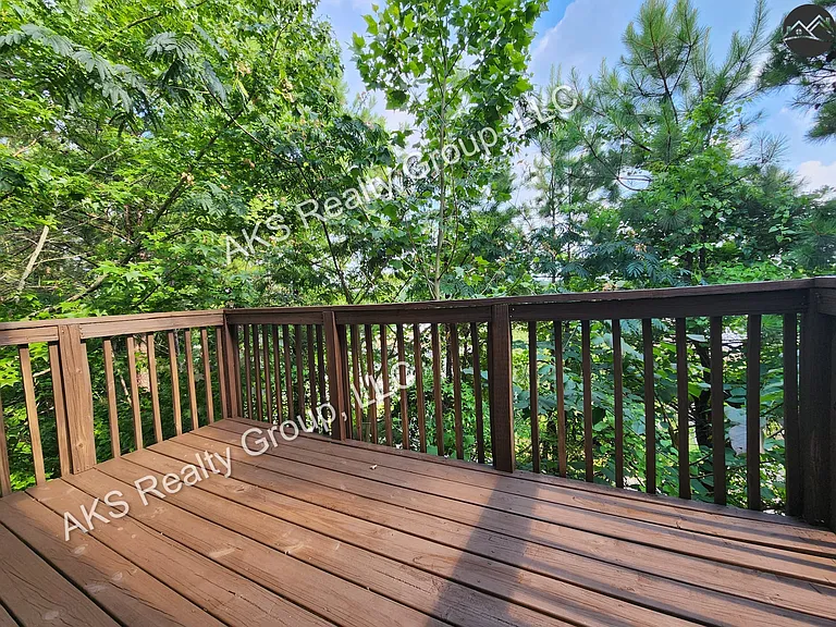 2269 Ridgemont Dr — Photo 19