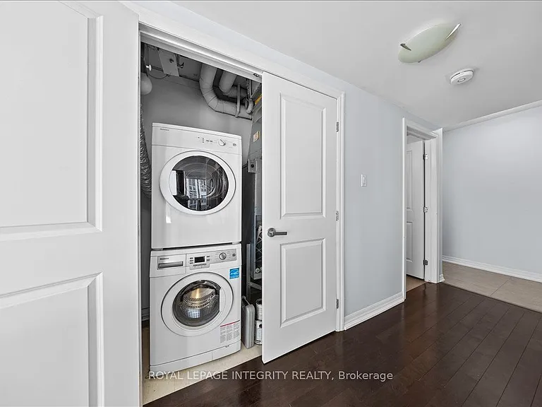 242 Rideau St #909 — Photo 22