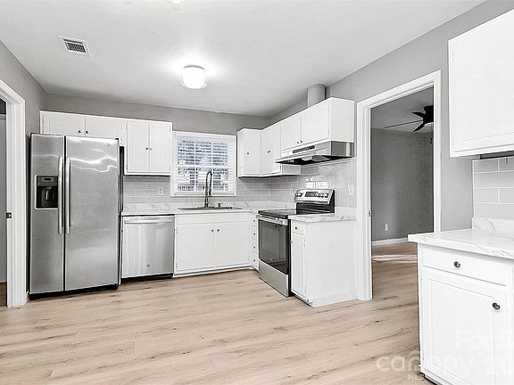 3rd image of 7118 April Ridge Ln