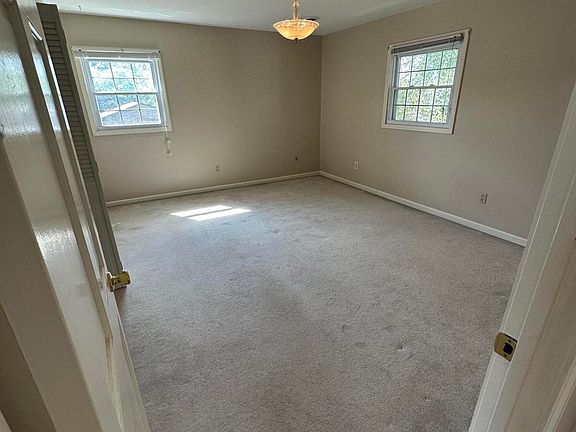 5th image of 148 Rosewood Ln