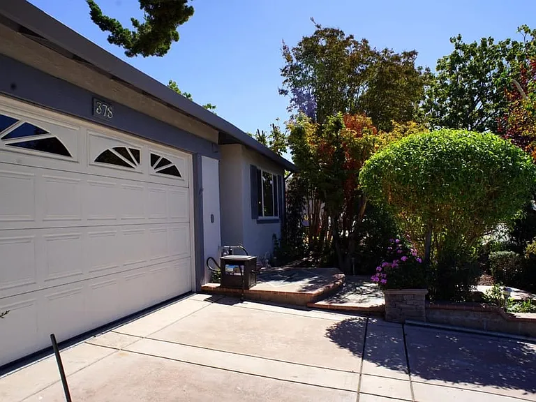 378 Spring Valley Ln — Photo 2