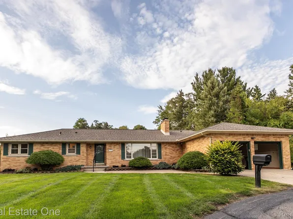 45400 N Territorial Rd, Plymouth, MI 48170