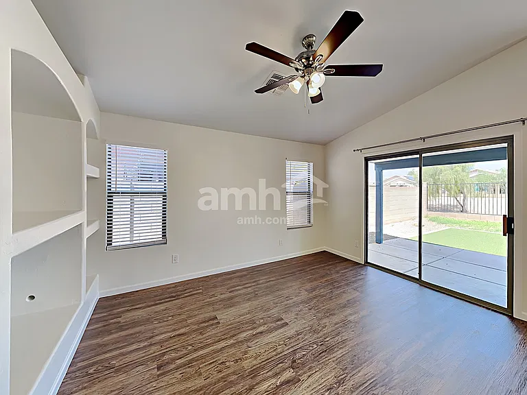 15848 W Jefferson St — Photo 7