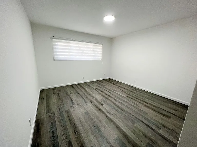 1063 Justin Ave — Photo 8