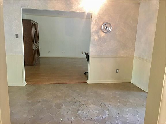 4th image of 818 Elizabeth Ave
