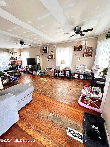 2nd image of 3 E Decker Street