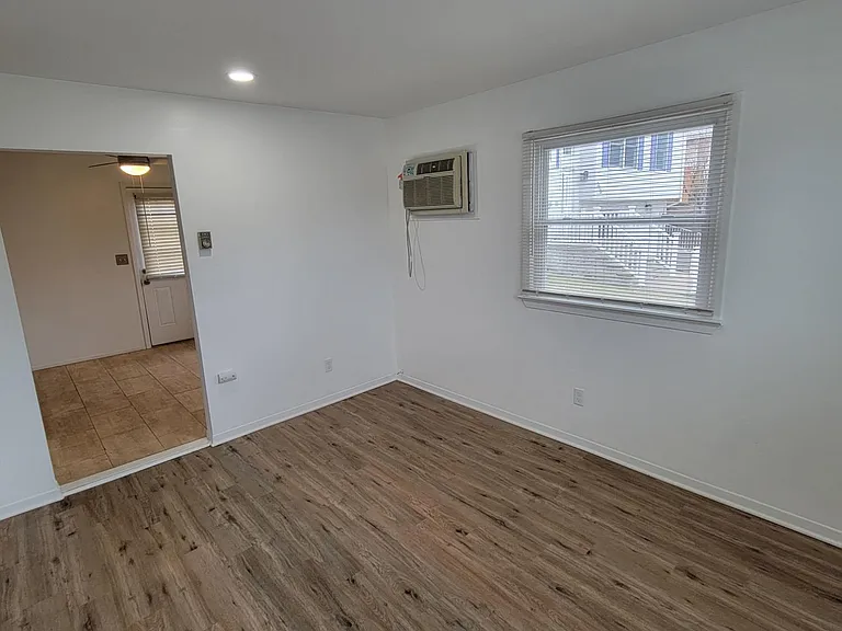 511 Leffert St — Photo 7