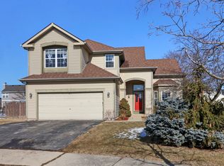 1100 Deerwood Ct, Round Lake, IL 60073