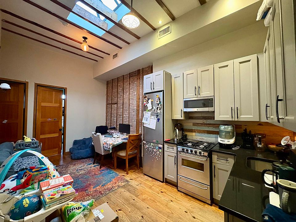 1st image of 208 Starr St #2A