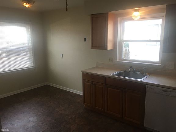 Kitchen with breakfast nook