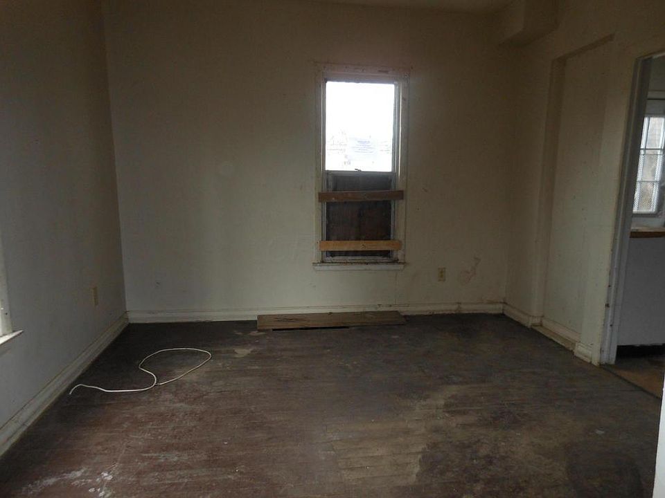 2nd image of 125 S Wheatland Ave