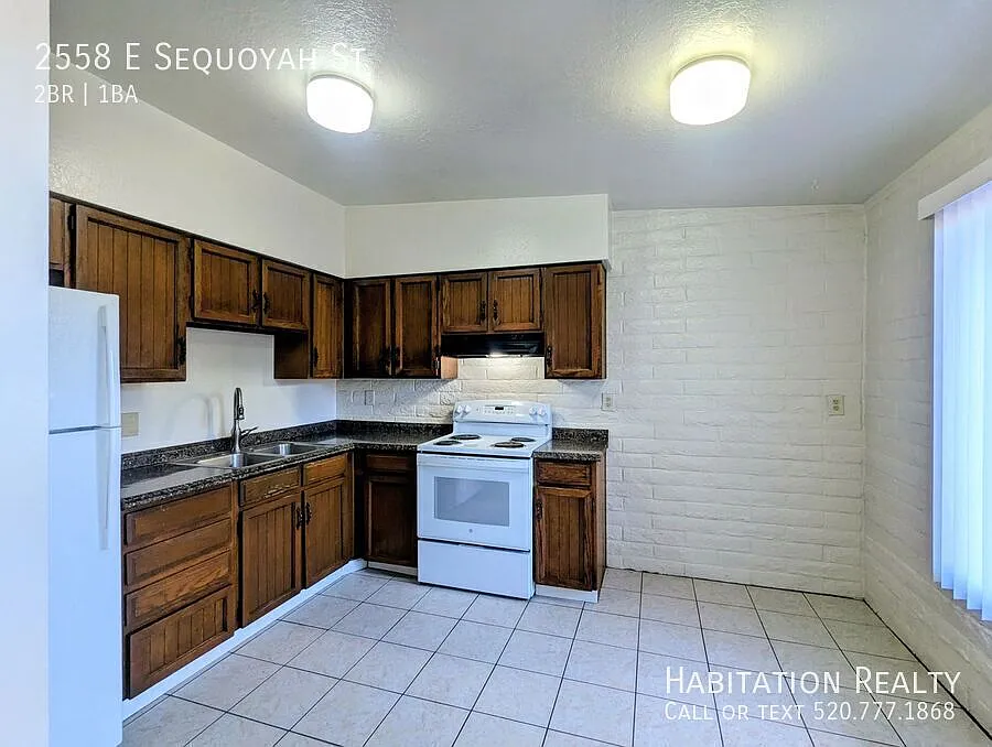 Building Photo - 2558 E Sequoyah St