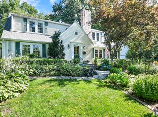 1605 Outer Park Dr, Leland Grove, IL 62704